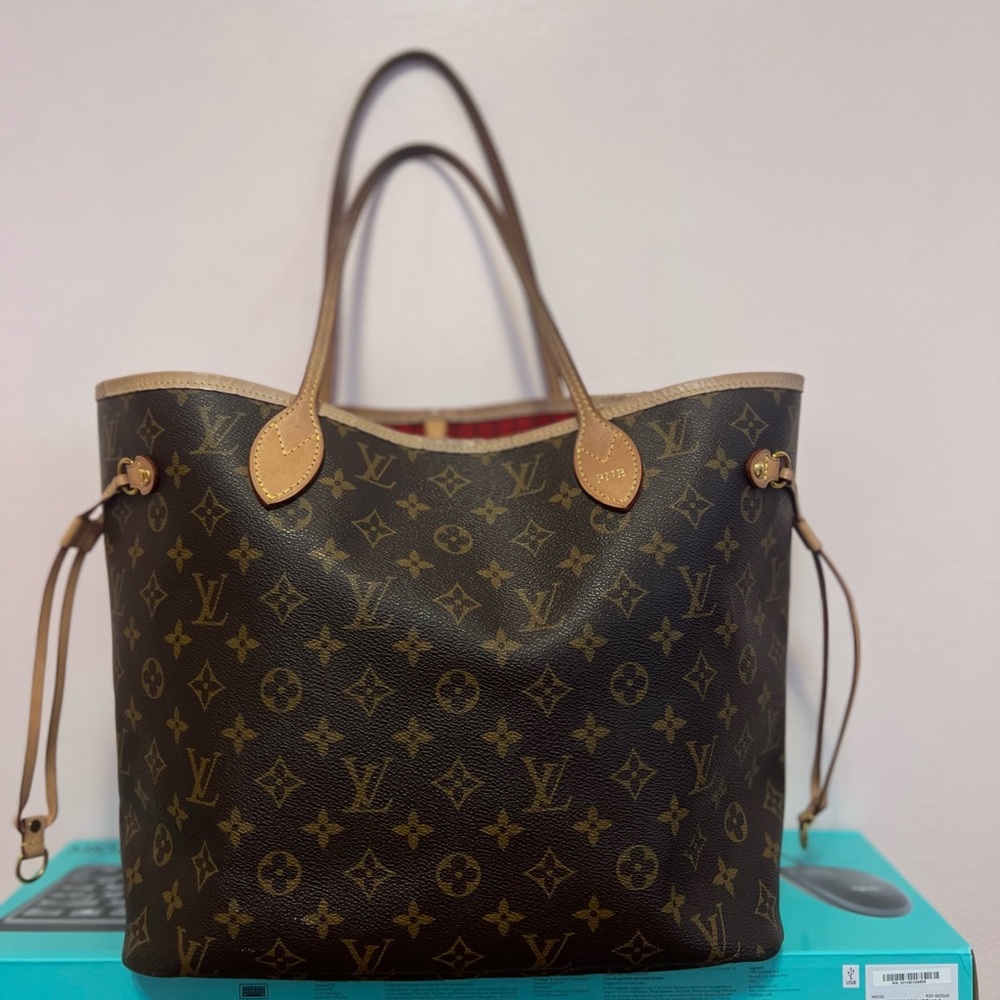 Authentic Louis Vuitton Neverfull MM bag 2019